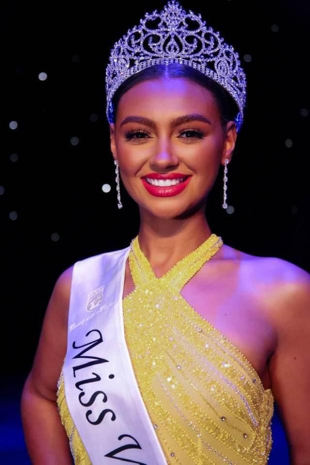 Barry And District News: Miss Wales 2022 is Darcey Corria