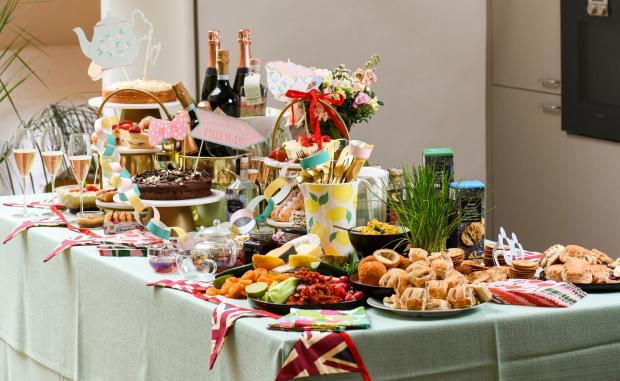 Barry And District News: Aldi shares How to host the perfect Jubilee party all for just under £5 per head. (Aldi)